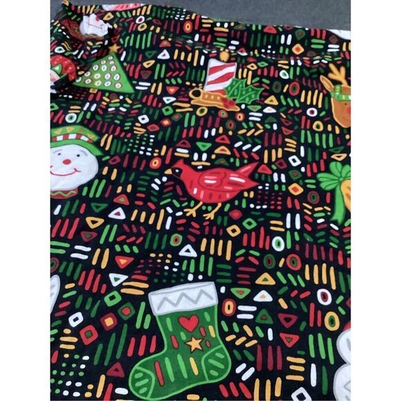 Christmas Scrub Top Size: 2XL - Picture 4 of 5